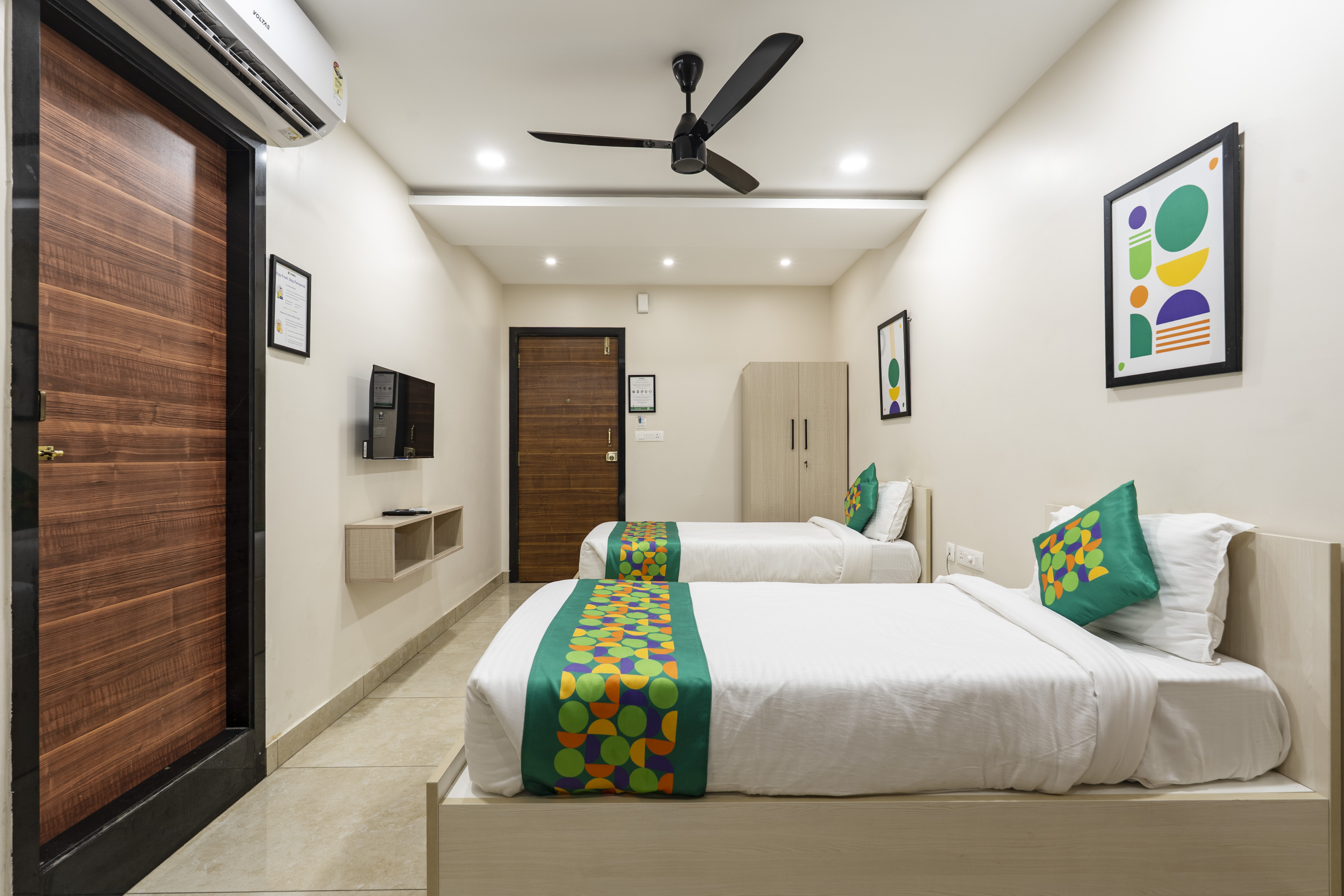 Deluxe Comfort Suite